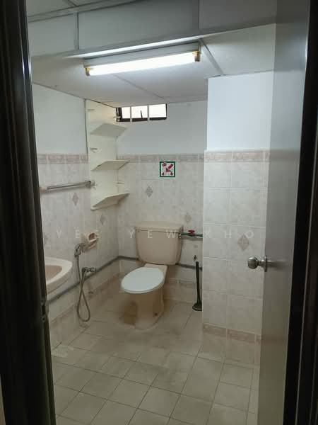Kondominium untuk Disewa di Vista Komanwel B - Yee Yew Kho - Bathroom - PropertyGuru.com.my