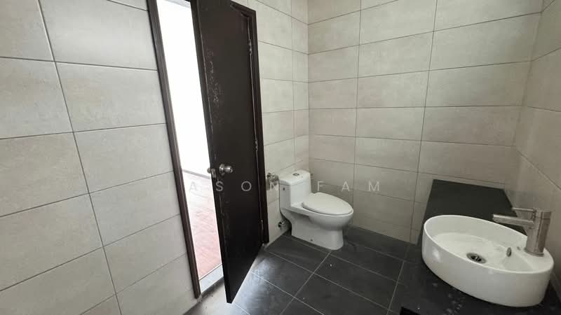 Service Residence for Sale at Molek Regency - Jason Fam - Bathroom - PropertyGuru.com.my