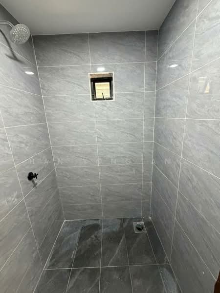 Rumah Flat untuk Dijual di Setia Indah Flat - Han Yong Ang - Bathroom - PropertyGuru.com.my