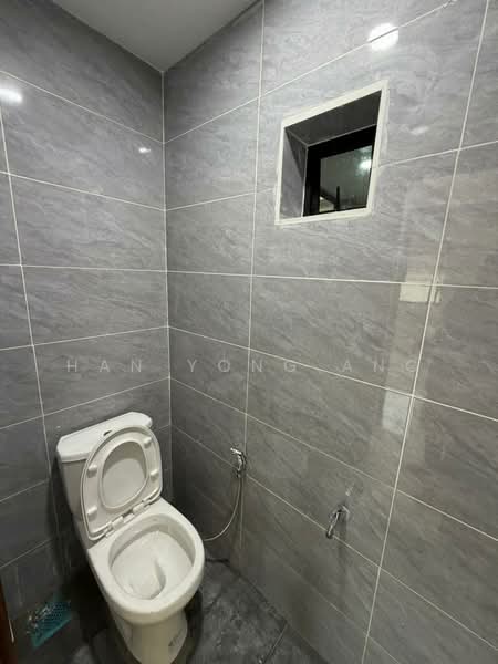 Rumah Flat untuk Dijual di Setia Indah Flat - Han Yong Ang - Bathroom - PropertyGuru.com.my