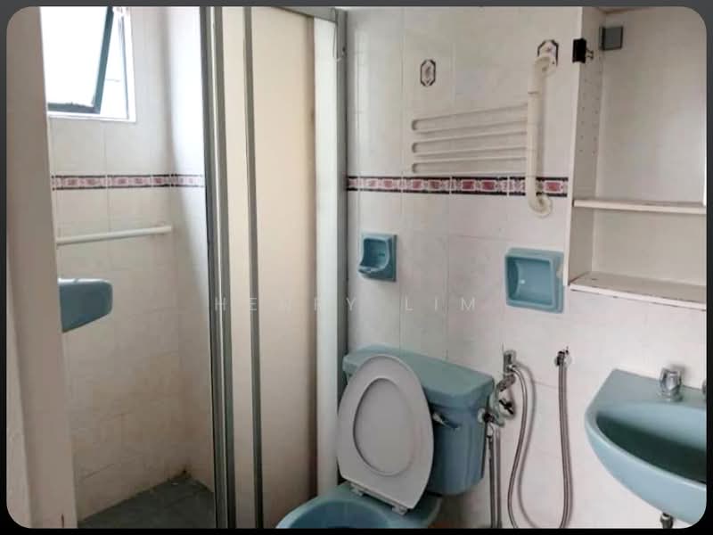 Kondominium untuk Dijual di Kelana Parkview Condominium - Henry Lim - Bathroom - PropertyGuru.com.my