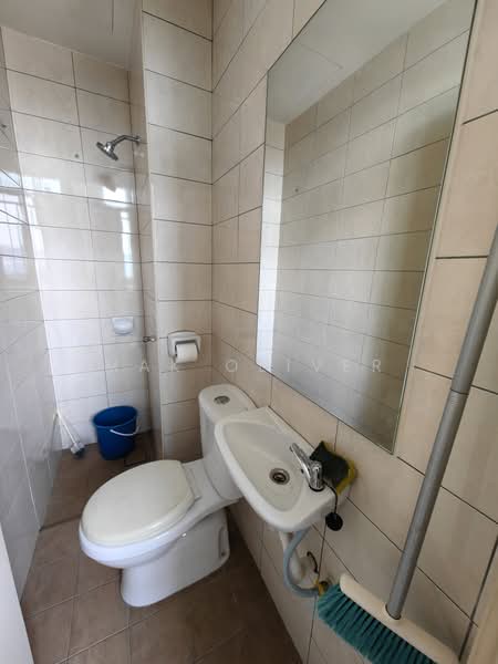 Condominium for Sale at KM1 West - Mak Oliver - Bathroom - PropertyGuru.com.my