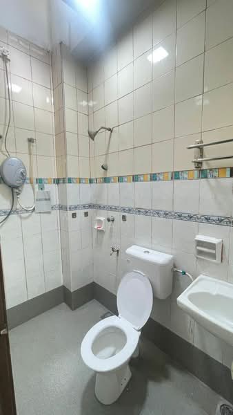 Rumah Teres 2 Tingkat untuk Dijual di Taman Setia Indah (Tebrau) - William Tay - Bathroom - PropertyGuru.com.my
