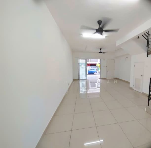 3-storey Terraced House for Sale in Seri Kembangan (Selangor) - Kho Chng Guan - Living Room - PropertyGuru.com.my