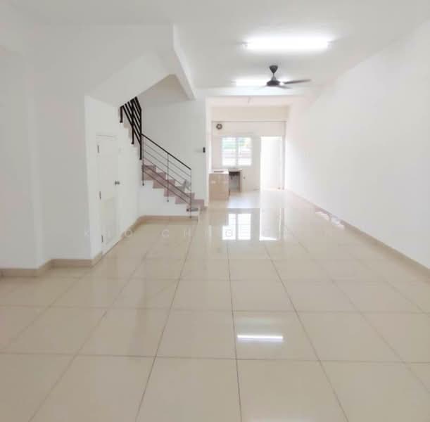 3-storey Terraced House for Sale in Seri Kembangan (Selangor) - Kho Chng Guan - Living Room - PropertyGuru.com.my