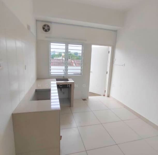 3-storey Terraced House for Sale in Seri Kembangan (Selangor) - Kho Chng Guan - Kitchen - PropertyGuru.com.my
