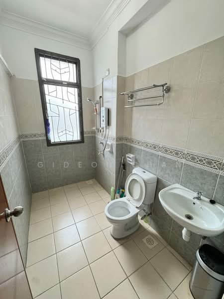 2.5-storey Terraced House for Sale in Taman Sutera Utama (Skudai) - Gideon Chan - Bathroom - PropertyGuru.com.my