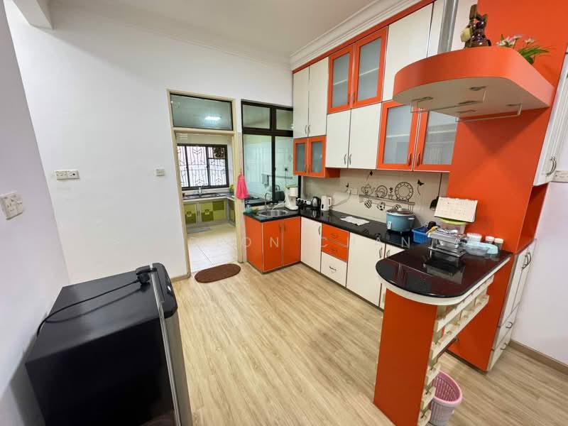 2.5-storey Terraced House for Sale in Taman Sutera Utama (Skudai) - Gideon Chan - Kitchen - PropertyGuru.com.my