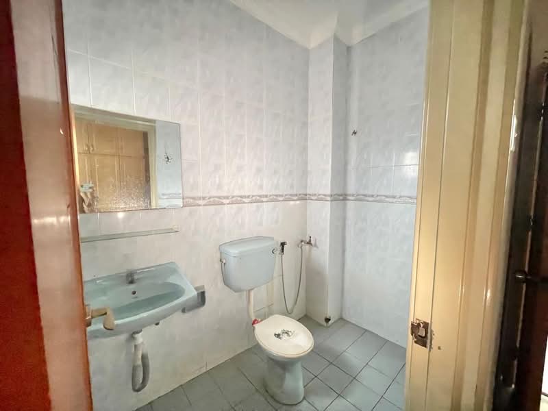 Terraced House for Sale in Usj 11 (Subang Jaya) - Jenny Khoo - Bathroom - PropertyGuru.com.my