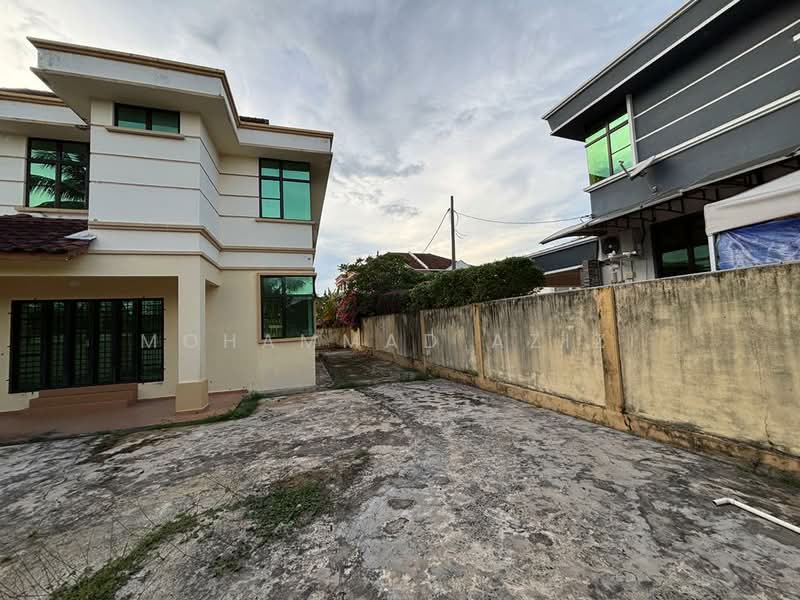Bungalow for Sale in Alor Akar (Kuantan) - Mohammad Azizi - PropertyGuru.com.my
