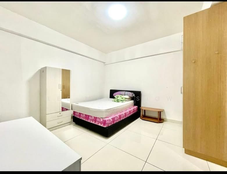 Service Residence for Sale at D'Inspire Residence (Inspira Bestari) - Lee Ming Siow - Bedroom - PropertyGuru.com.my