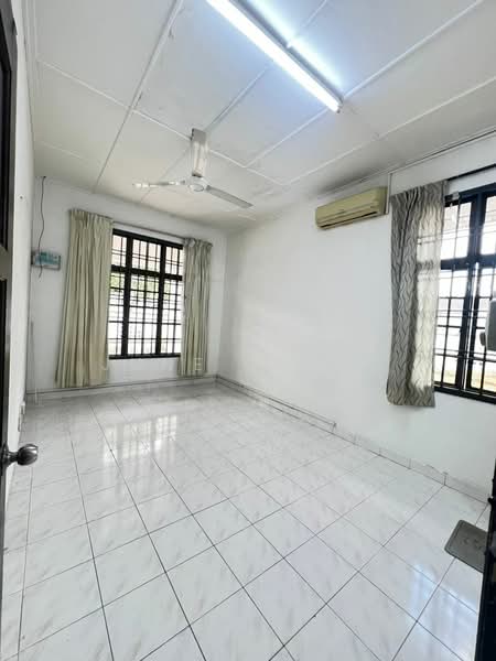 For Rent - Taman Molek