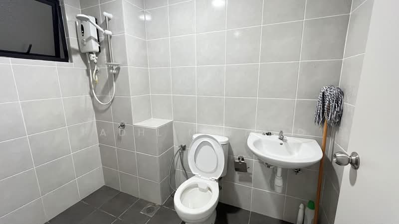 Service Residence for Sale at Huni @ Eco Ardence - Fadhlin Wahid - Bathroom - PropertyGuru.com.my