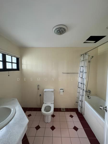 Kondominium untuk Disewa di Regal Villa - Desmond Low - Bathroom - PropertyGuru.com.my