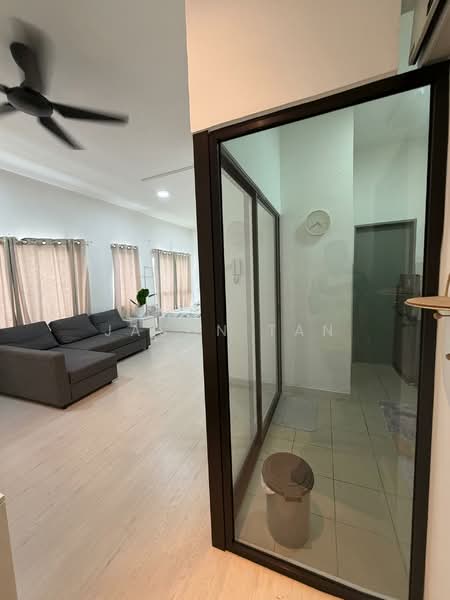 Servis Apartment untuk Disewa di Trio Permai - Jason Tan - Living Room - PropertyGuru.com.my