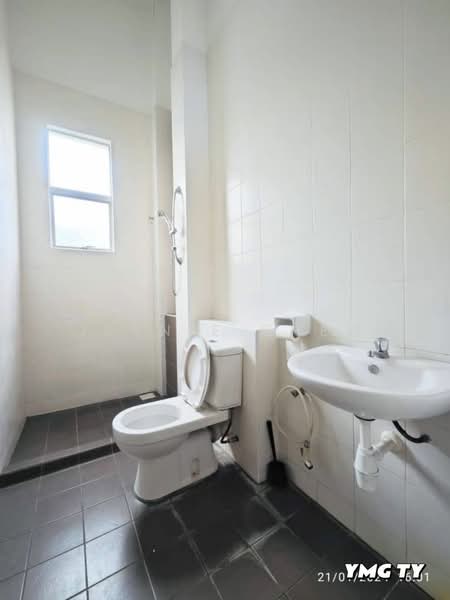 Shop for Rent in Bandar Parklands (Klang) - Jennie Chew - Bathroom - PropertyGuru.com.my