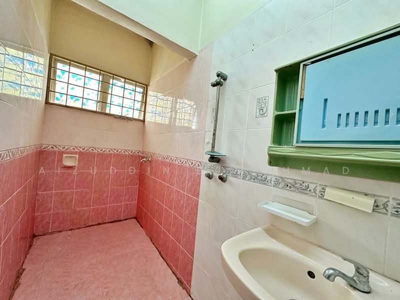 Rumah Teres 2 Tingkat untuk Dijual di TAMAN PUCHONG UTAMA (Puchong) - Aizuddin bin Ahmad - Bathroom - PropertyGuru.com.my