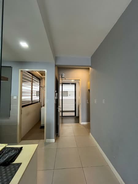 Servis Apartment untuk Dijual di Nova Saujana - Serena Lee - Corridor - PropertyGuru.com.my