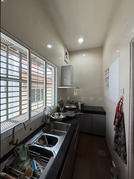 2-storey Terraced House for Sale in Taman Sri Putra Mas (Sungai Buloh) - Alicia Soo - Kitchen - PropertyGuru.com.my