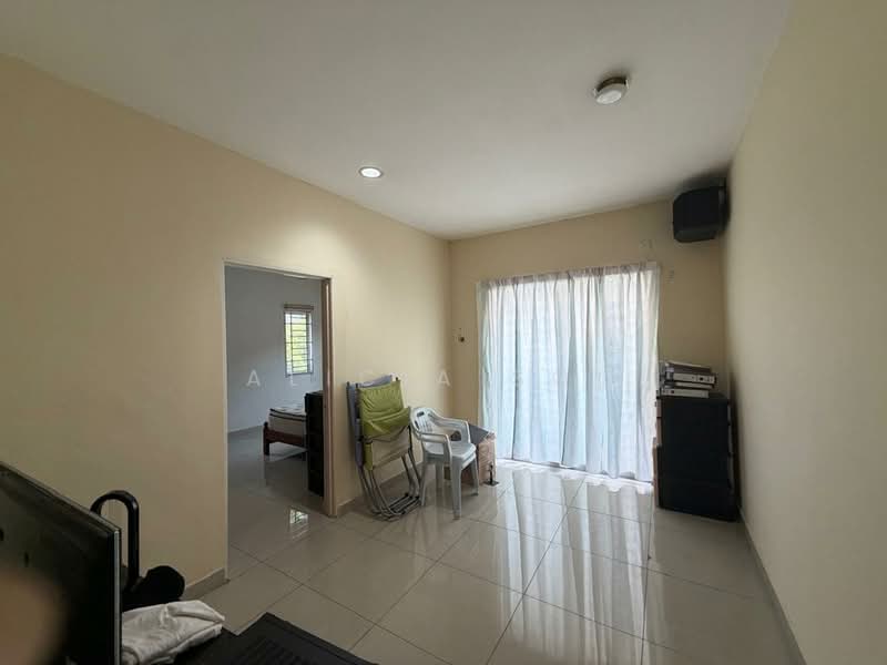 2-storey Terraced House for Sale in Taman Sri Putra Mas (Sungai Buloh) - Alicia Soo - Living Room - PropertyGuru.com.my