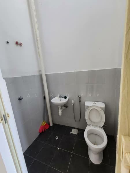 Rumah Teres untuk Disewa di Taman Scientex Senai (Senai) - Alfred Yap - Bathroom - PropertyGuru.com.my