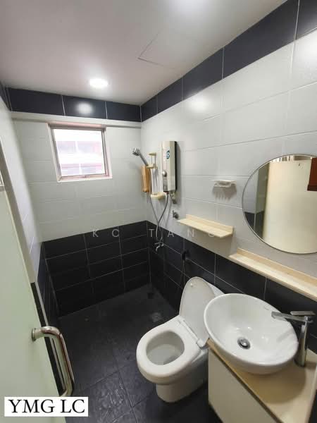Pangsapuri untuk Dijual di Pelangi Heights - KC Tang - Bathroom - PropertyGuru.com.my