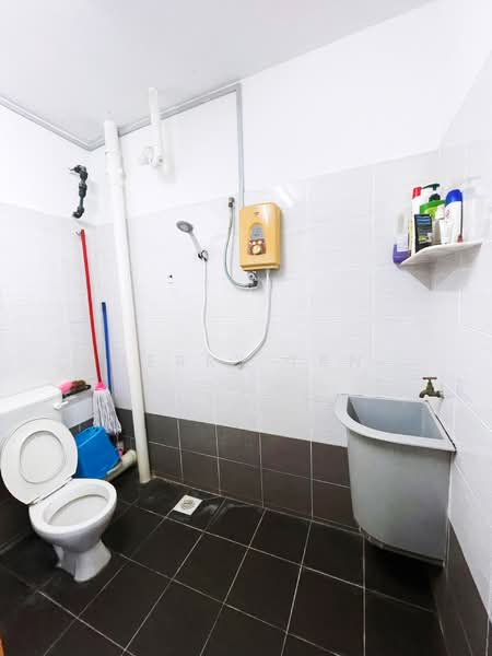 Apartment for Rent at Taman Alor Vista - Jerry Tan - Bathroom - PropertyGuru.com.my