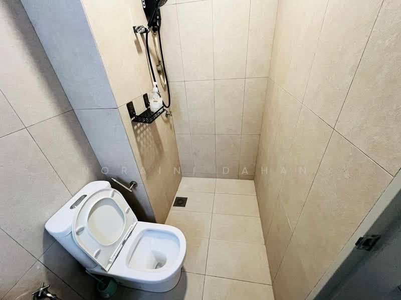 Service Residence for Sale at Kenwingston Platz - Noraini Dahan - Bathroom - PropertyGuru.com.my