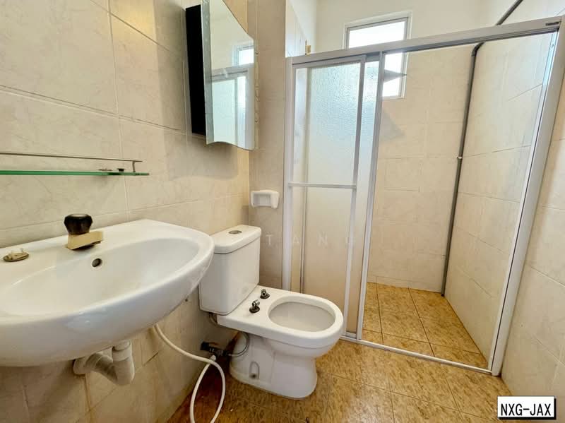 Rumah Berkembar untuk Dijual di Aman Perdana (Kapar) - KC Tang - Bathroom - PropertyGuru.com.my