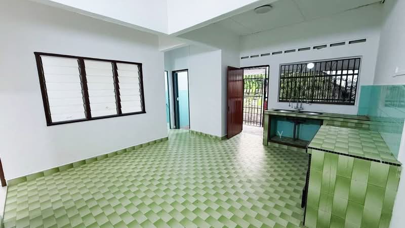 Rumah Teres 1 Tingkat untuk Dijual di Taman Muhibbah (Kluang) - Marcus Tey - Kitchen - PropertyGuru.com.my