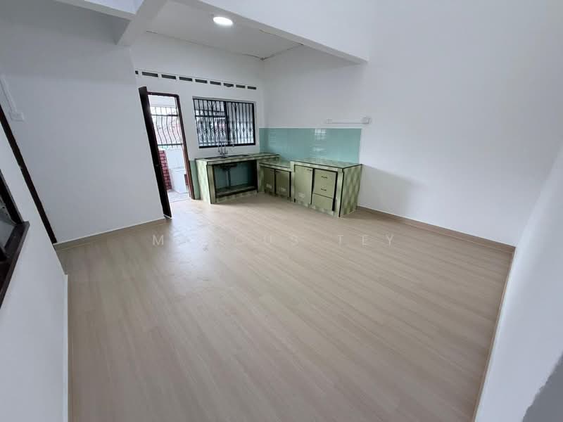 Rumah Teres 1 Tingkat untuk Dijual di Taman Muhibbah (Kluang) - Marcus Tey - Kitchen - PropertyGuru.com.my