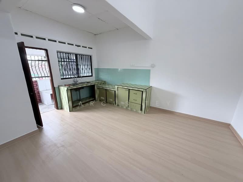 Rumah Teres 1 Tingkat untuk Dijual di Taman Muhibbah (Kluang) - Marcus Tey - Kitchen - PropertyGuru.com.my