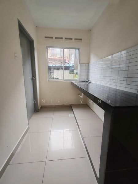 Rumah Teres 2 Tingkat untuk Dijual di Taman Cahaya Masai (Pasir Gudang) - Daniel Yong - Kitchen - PropertyGuru.com.my