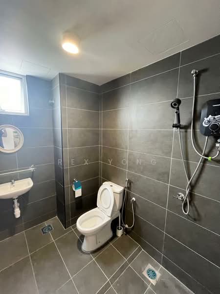 Service Residence for Sale at Midas @ Seri Alam - Rex Yong - Bathroom - PropertyGuru.com.my