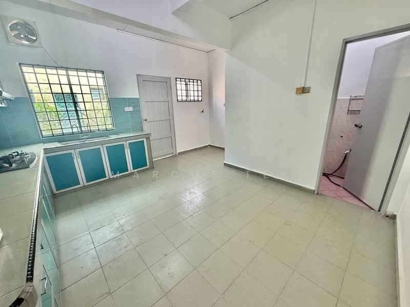 Rumah Teres 2 Tingkat untuk Dijual di Taman Aman (Kluang) - Marcus Tey - Kitchen - PropertyGuru.com.my