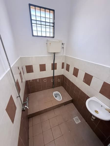 1-storey Terraced House for Sale in Bandar Seri Impian (Kluang) - Marcus Tey - Bathroom - PropertyGuru.com.my