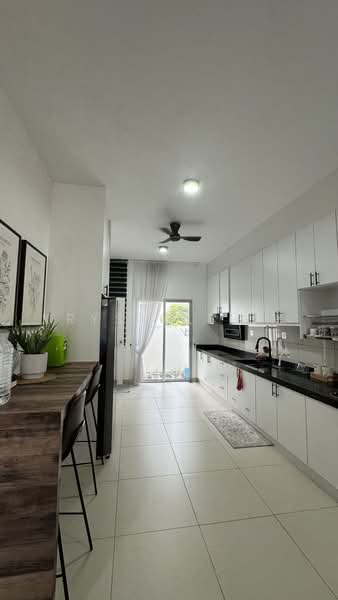 Rumah Teres 2-Tingkat untuk Disewa di Bandar Gamuda Cove (Dengkil) - Krystal Lim - Kitchen - PropertyGuru.com.my
