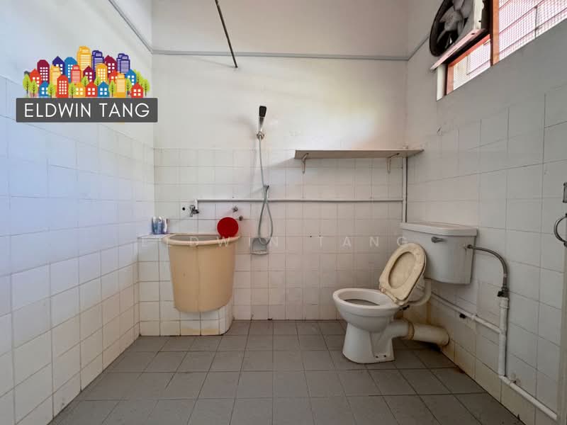 Kedai untuk Disewa di Pulau Tikus (George Town) - Eldwin Tang - Bathroom - PropertyGuru.com.my