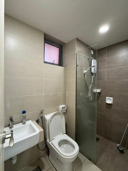Servis Apartment untuk Disewa di Gravit8, Klang - Joanne Pua - Bathroom - PropertyGuru.com.my