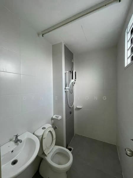Servis Apartment untuk Dijual di Jentayu Residensi @ Tampoi - Daniel Yong - Bathroom - PropertyGuru.com.my