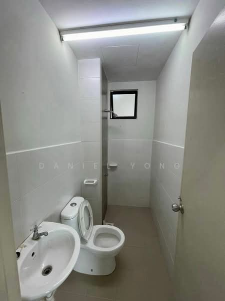 Servis Apartment untuk Dijual di Jentayu Residensi @ Tampoi - Daniel Yong - Bathroom - PropertyGuru.com.my