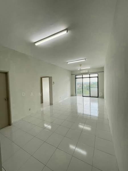Servis Apartment untuk Dijual di Jentayu Residensi @ Tampoi - Daniel Yong - Living Room - PropertyGuru.com.my