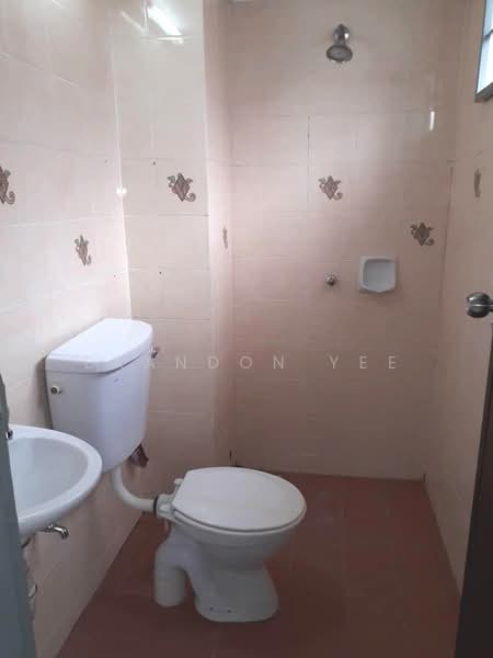 Apartment for Sale at Red Ruby - Brandon Yee - Bathroom - PropertyGuru.com.my