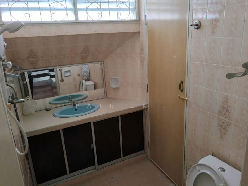 Shop / Office for Rent in Gurney Drive (Penang) - Patrick . - Bathroom - PropertyGuru.com.my