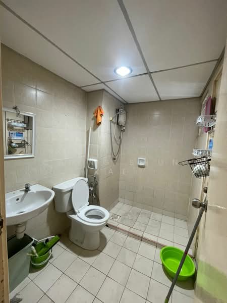 Condominium for Rent at Amadesa Resort Condominium - Chong Shun Kae - Bathroom - PropertyGuru.com.my