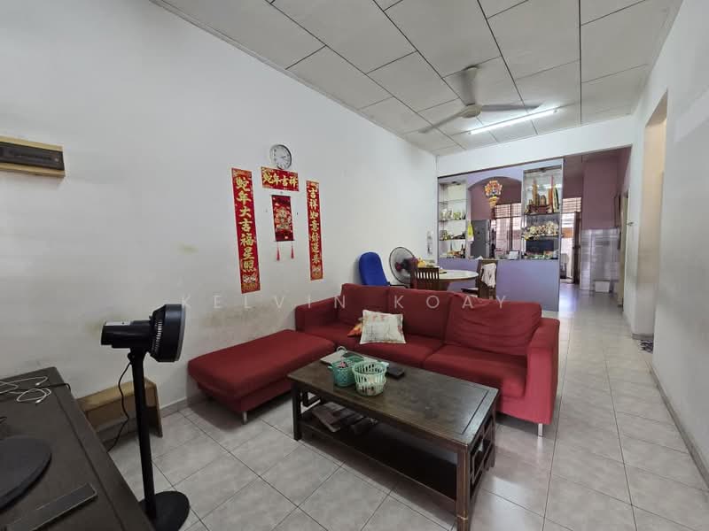 1-storey Terraced House for Sale in Taman Daya (Johor Bahru) - Kelvin Koay - Living Room - PropertyGuru.com.my