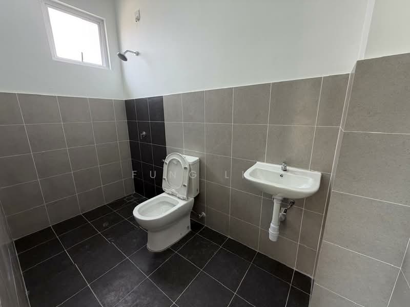Terraced House for Sale in Taman Serai Emas (Bagan Serai) - Fung Lim - Bathroom - PropertyGuru.com.my