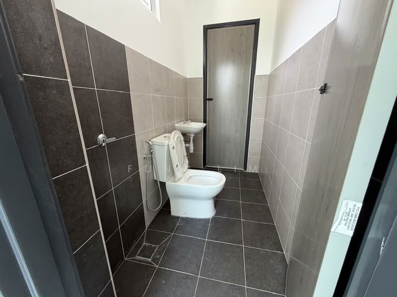 Terraced House for Sale in Taman Serai Emas (Bagan Serai) - Fung Lim - Bathroom - PropertyGuru.com.my