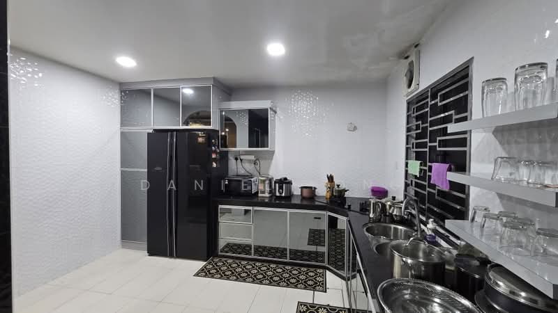 Rumah Teres 2 Tingkat untuk Dijual di Taman Pulai Hijauan (Skudai) - Daniel Yong - Kitchen - PropertyGuru.com.my