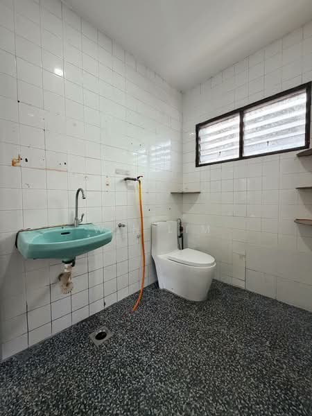 Rumah Teres 2 Tingkat untuk Dijual di Taman Molek (Johor Bahru) - Win Lim - Bathroom - PropertyGuru.com.my